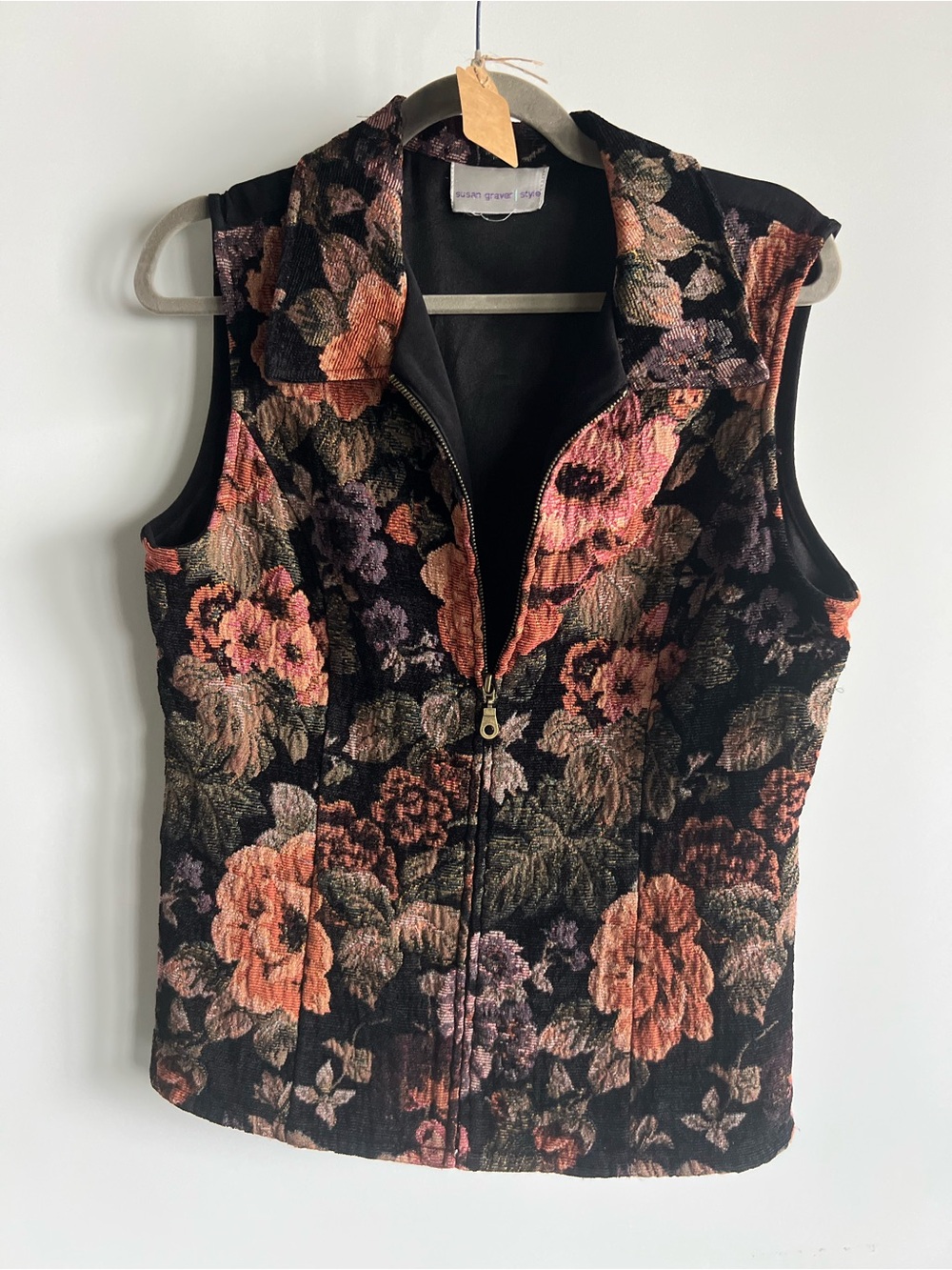 Vintage Sleeveless Floral Zip-Front Vest in Black and Rose
